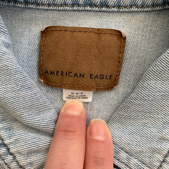 AMERICAN EAGLE DENIM JACKET IN MEDIUM WORN A COUPLE OF TIMES IN GREAT CONDITION - Picture 4 of 4